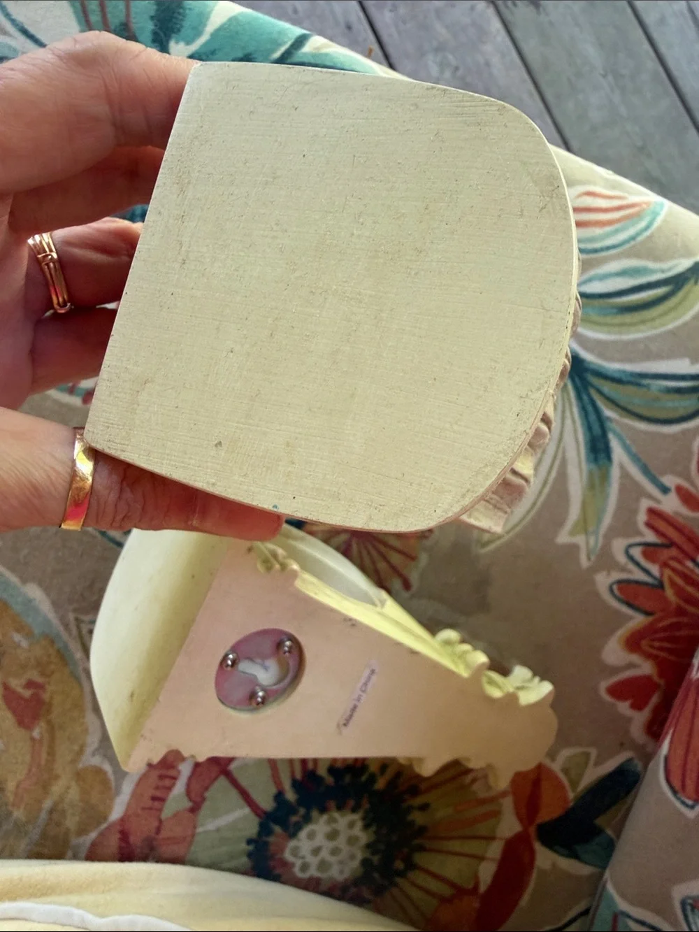 Decorative Cream Resin Wall Bracket Pair